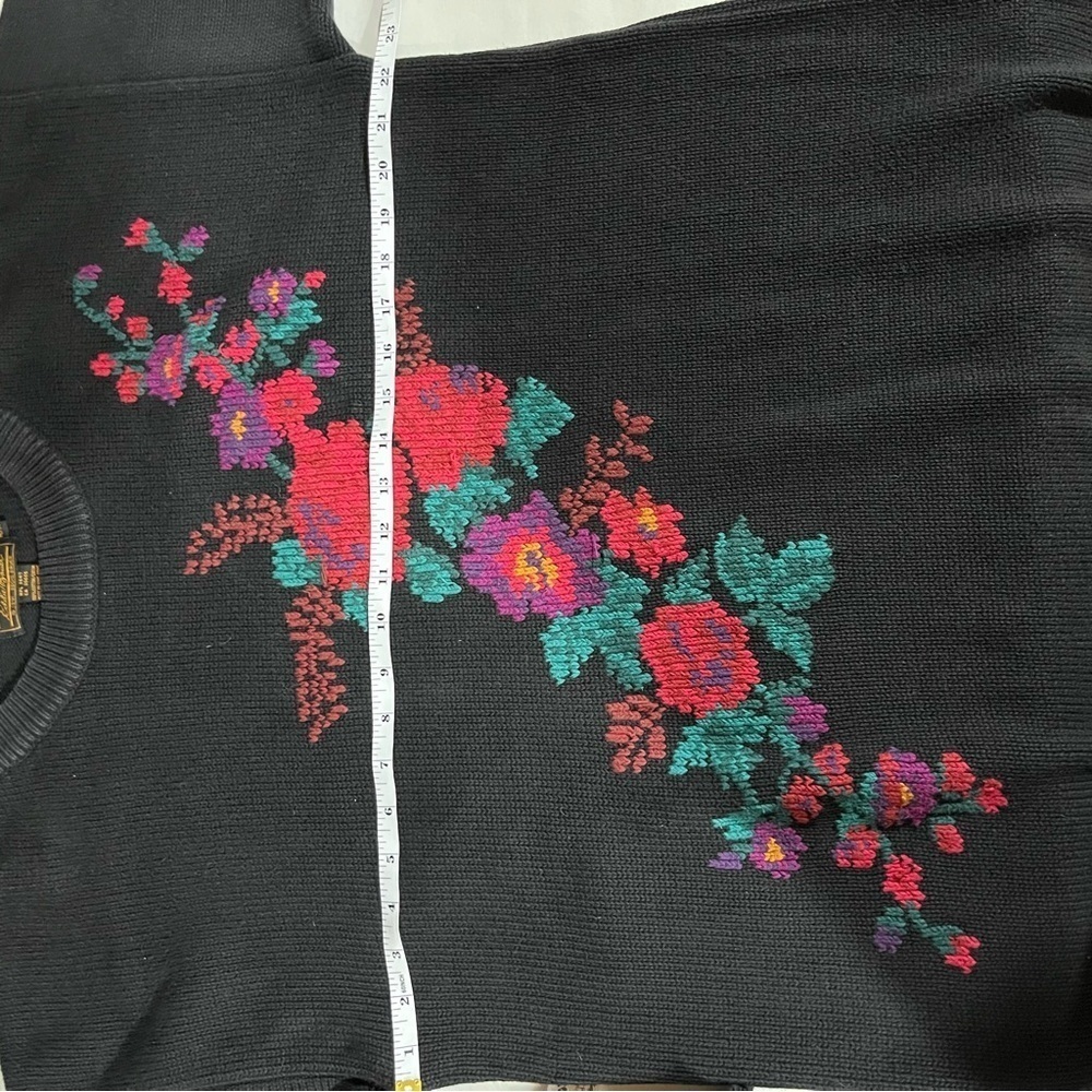 Vintage Cotton Black Sweater with Needle Point Floral Accents Medium 90s - Picture 7 of 8